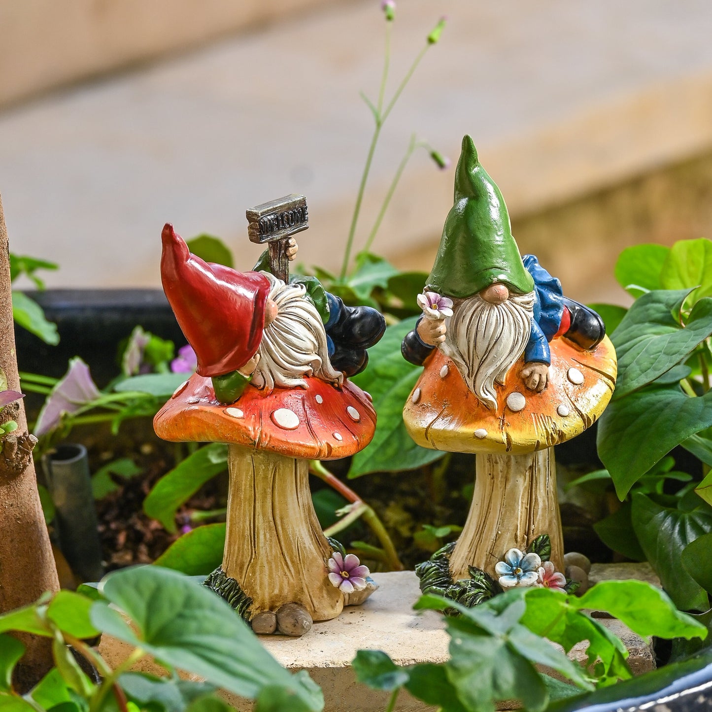 2Pcs 6.69'' Garden Gnomes Statue, Outdoor Resin Mushroom Gnomes Statue for Yard Patio Lawn Garden Decor, Ideal Housewarming Gifts for Mom